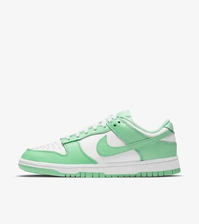 NIKE DUNK LOW WMNS “Green Glow”